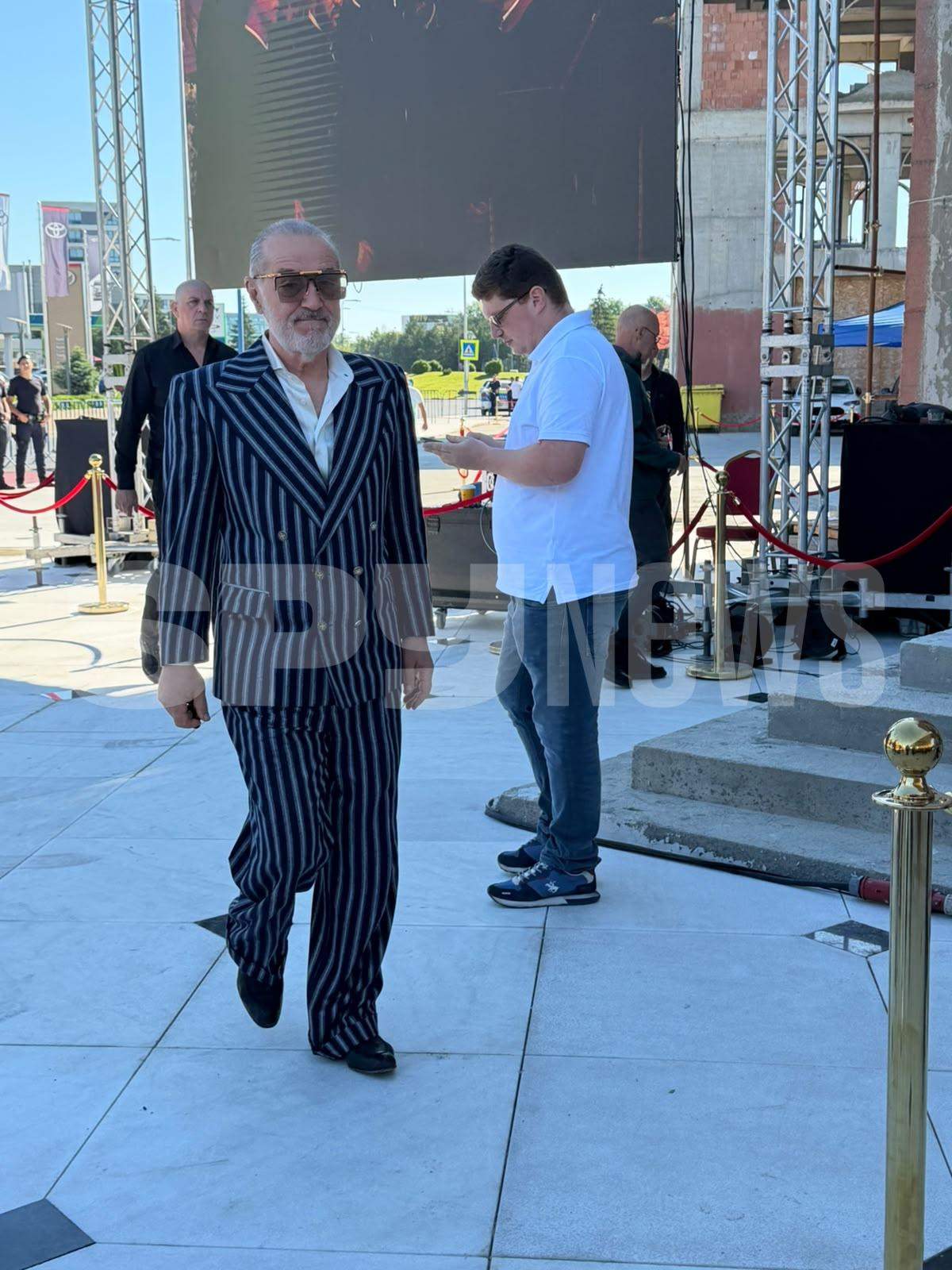 Gigi Becali își sfințește biserica din Pipera azi. Imagini exclusive | FOTO