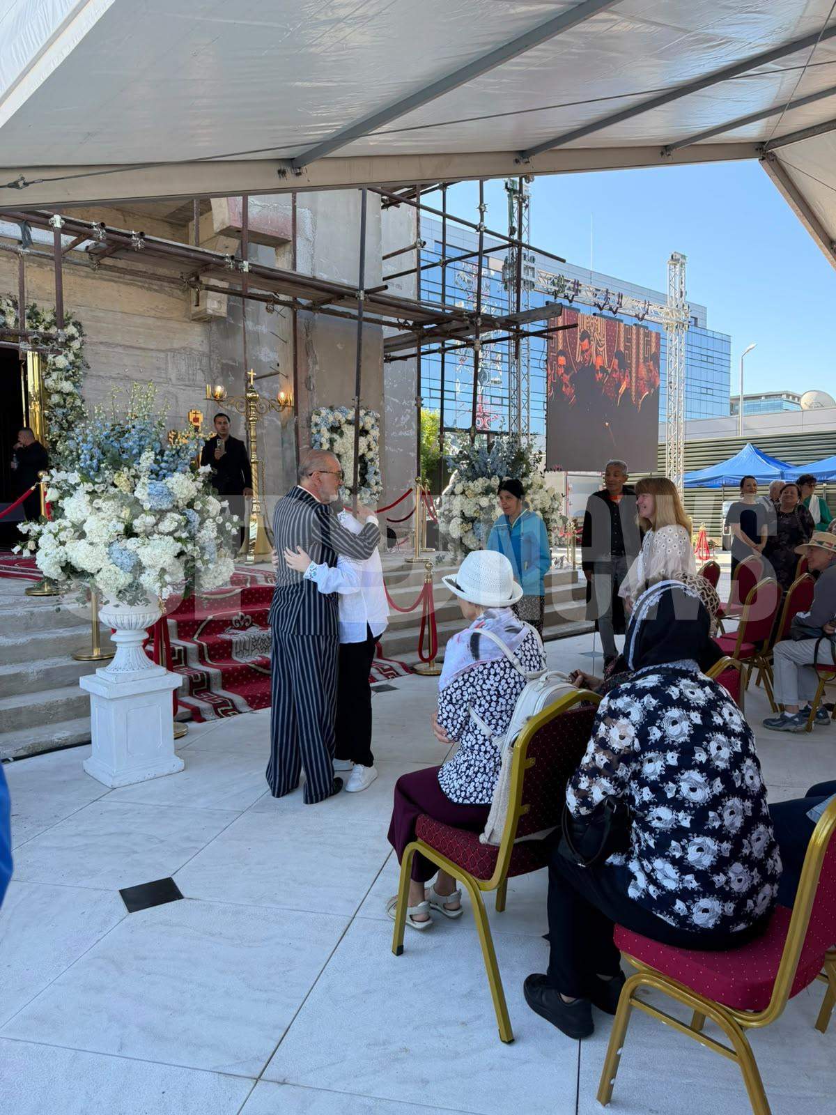 Gigi Becali își sfințește biserica din Pipera azi. Imagini exclusive | FOTO