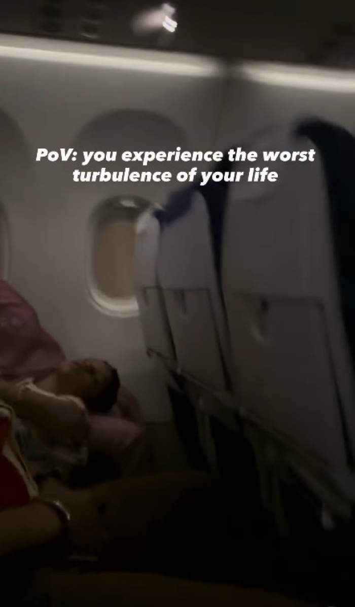 Clipe de panică pentru pasagerii unui avion, din cauza turbulențelor puternice. O femeie a început să se roage în acele momente