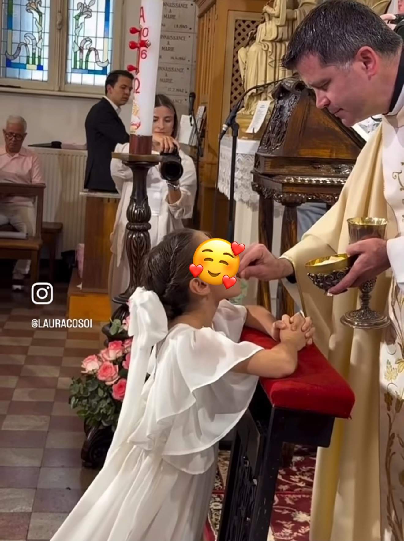 Zi specială pentru Laura Cosoi! Fiica ei, Rita, a avut parte de prima împărtășanie