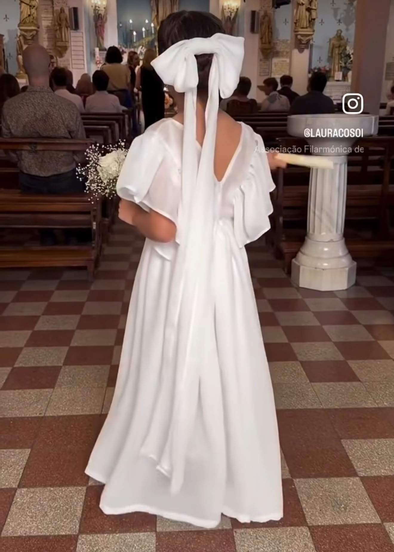 Zi specială pentru Laura Cosoi! Fiica ei, Rita, a avut parte de prima împărtășanie