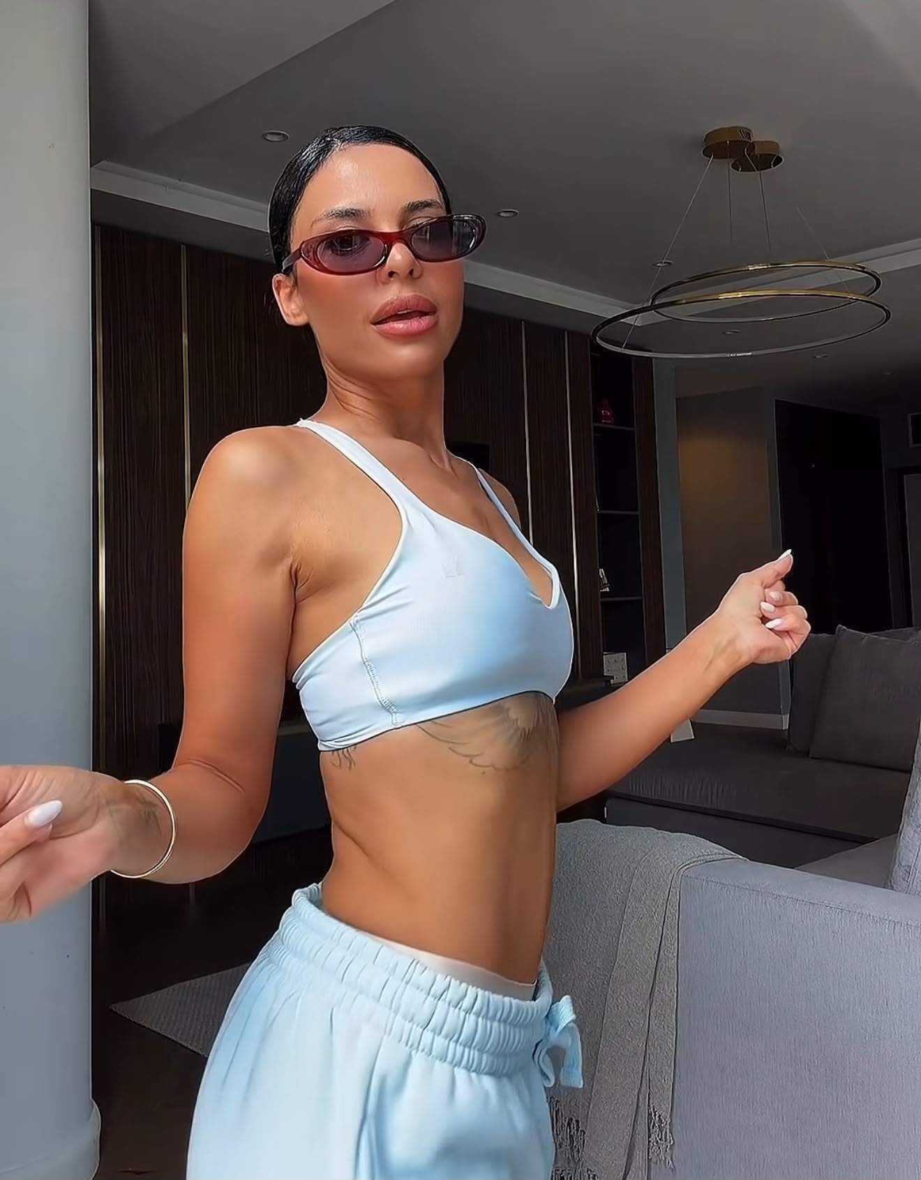 Andreea Popescu dansează