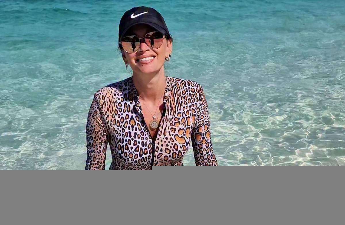 Anca Țurcașiu în costum de baie