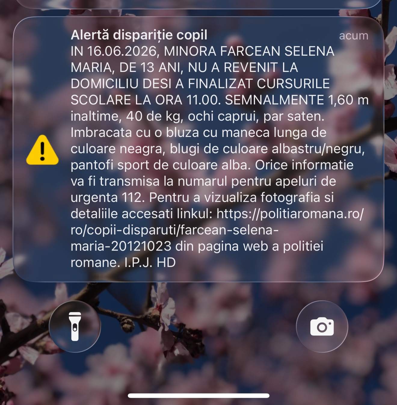 Dacă ai văzut-o pe fata din imagine, sună la 112! Farcean Selena Maria, din Hunedoara, are 13 ani și a fost dată dispărută