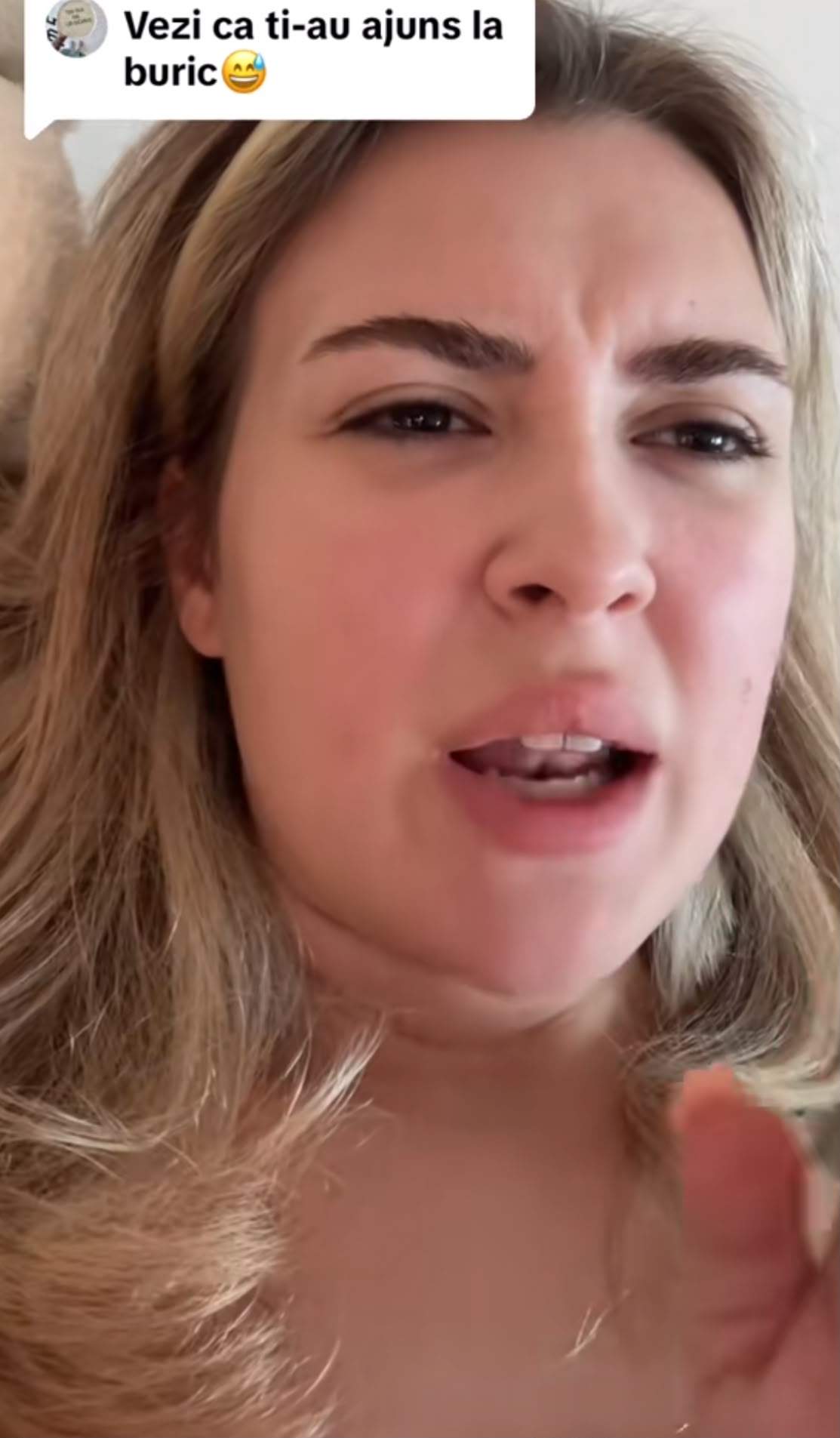 Lorena Popa se filmează pe TikTok