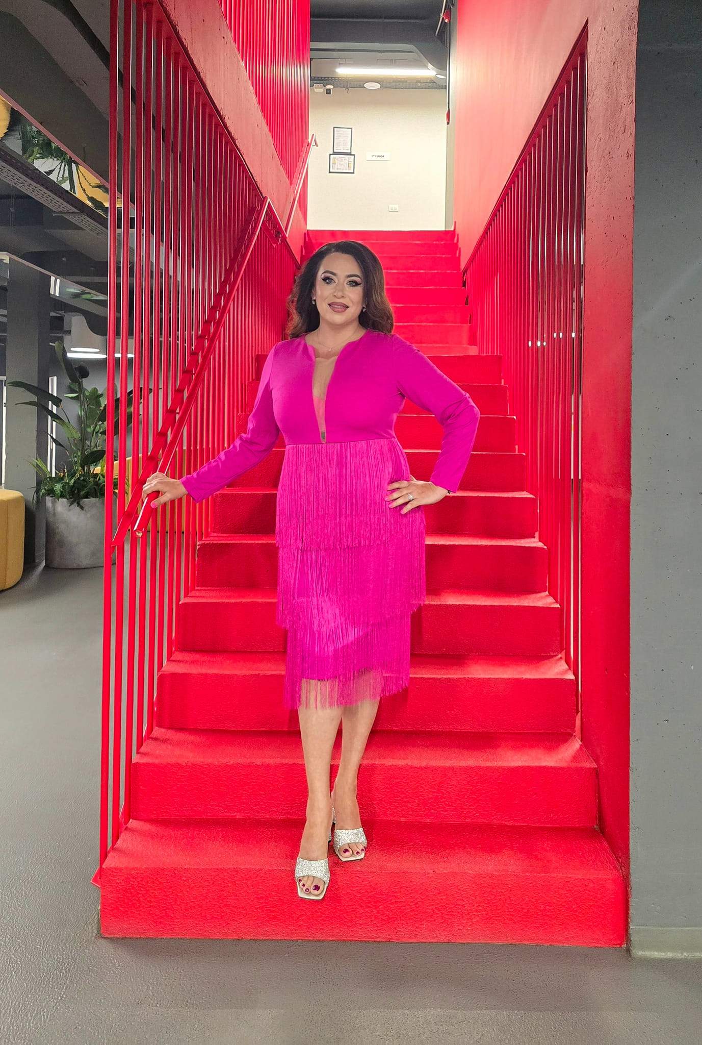 Oana Roman poarta o rochie de culoare roz
