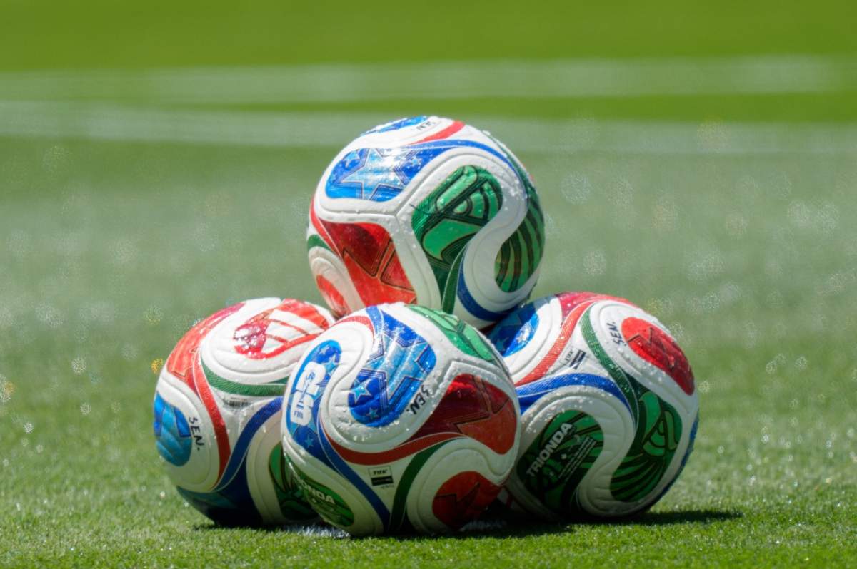 Mingea oficială a Cupei Mondiale în timpul meciului din Grupa I a Cupei Mondiale FIFA 2026 dintre Franța și Senegal, care a avut loc pe stadionul New York, New Jersey, pe 16 iunie 2026, în East Rutherford, Statele Unite.
