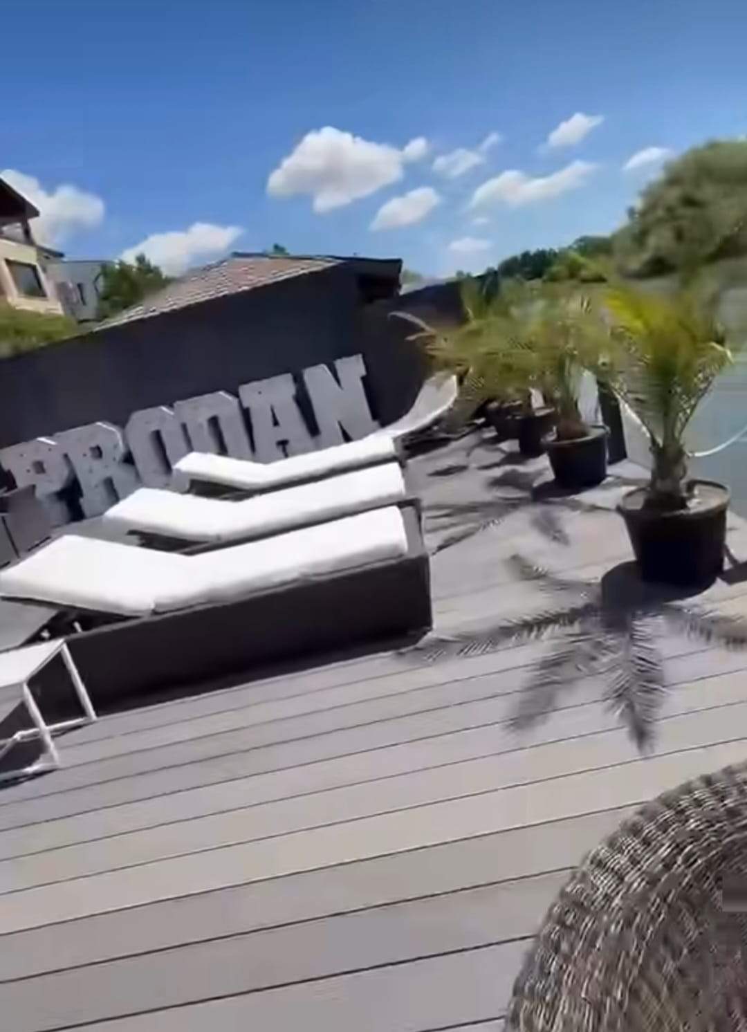 Cum arată terasa de lux a Anamariei Prodan. Impresara are o casă fabuloasă în Snagov | FOTO