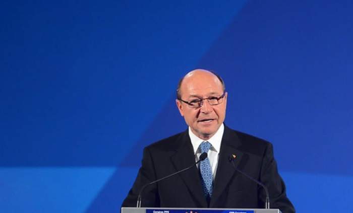 Traian Băsescu, la pupitru