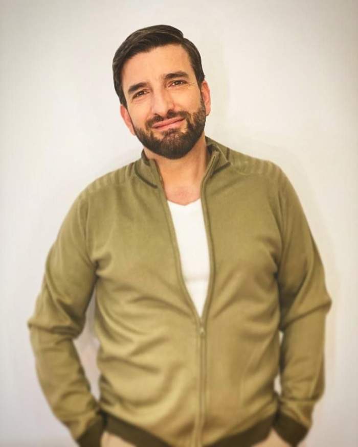 Silviu Biris cu mainile în buzunar