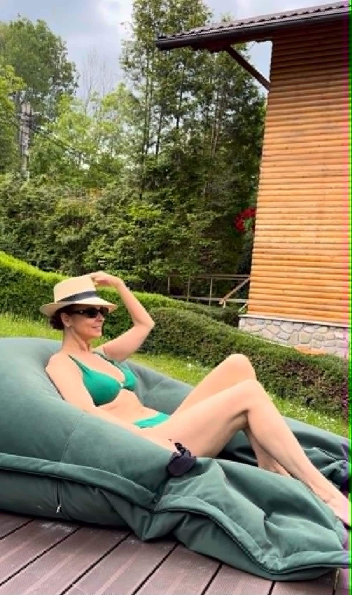 Andreea Marin, apariție spectaculoasă într-un costum de baie din două piese. Cum arată la 52 de ani 