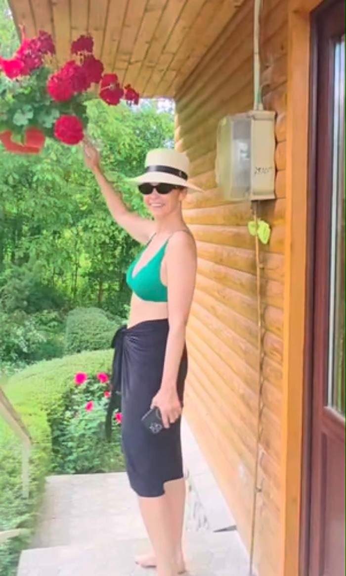 Andreea Marin, apariție spectaculoasă într-un costum de baie din două piese. Cum arată la 52 de ani 