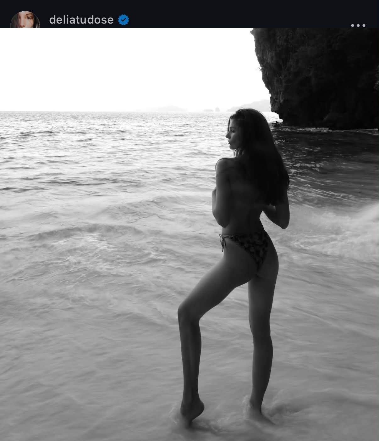 Logodnica lui Adi Vasile, de la Survivor, în costum de baie! Delia arată ca un model internațional