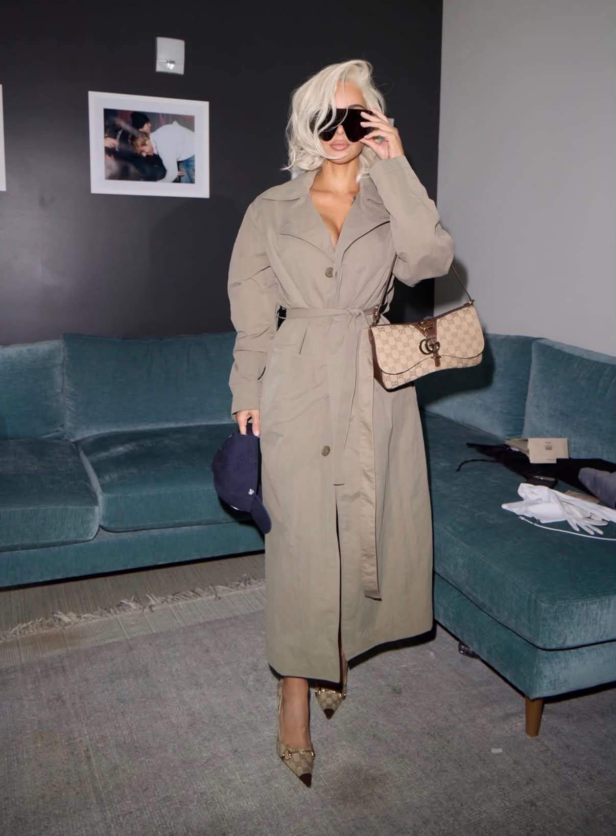 Kim Kardashian și-a schimbat look-ul radical. O mai recunoști? 