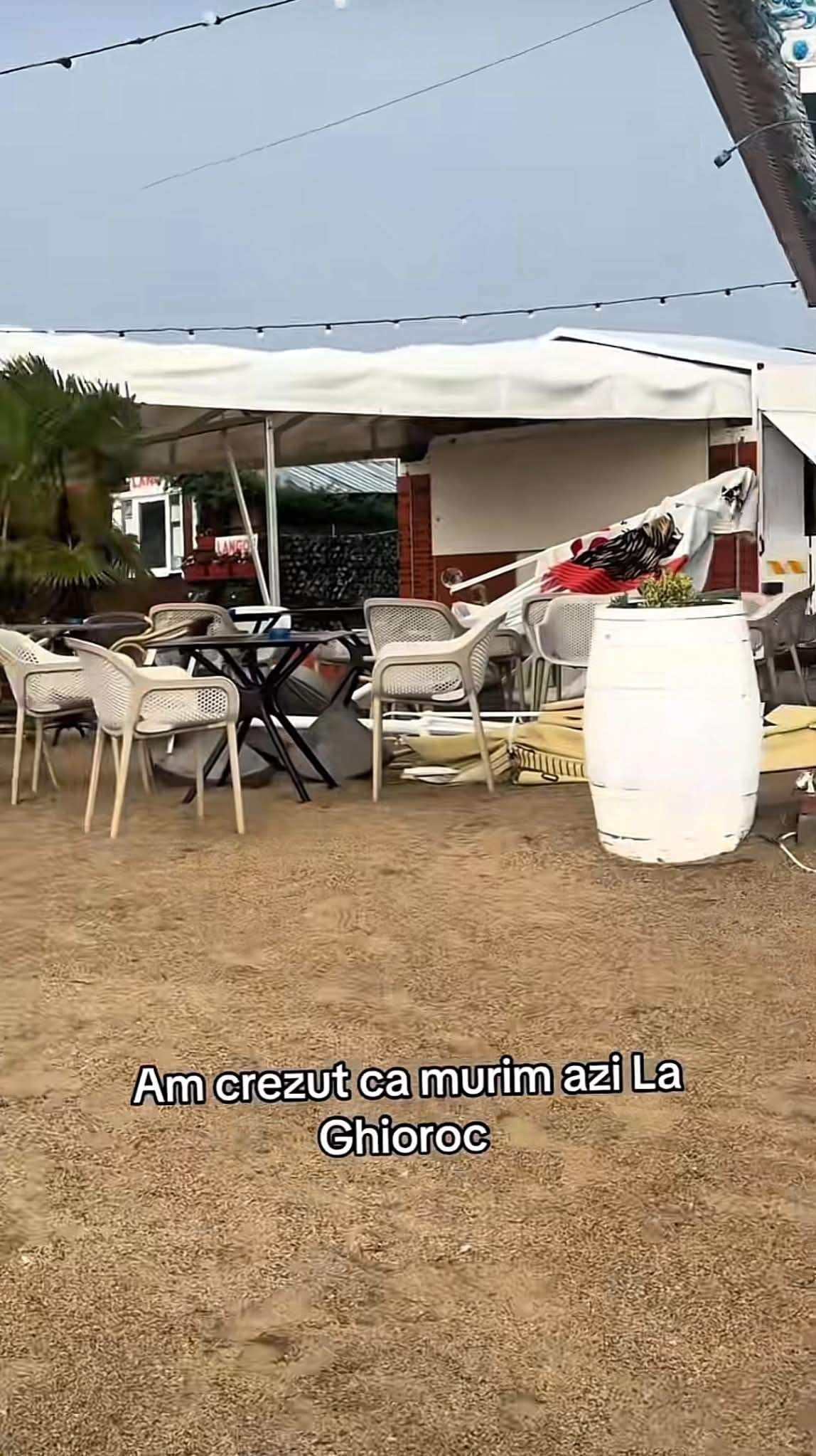 Imagini de coșmar de la plaja Ghioroc. Furtuna a făcut prăpăd. Oamenii s-au temut pentru viața lor