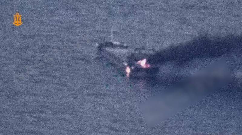 O dronă rusească a lovit un cargou în Marea Neagră, provocând un incendiu. O persoană a murit