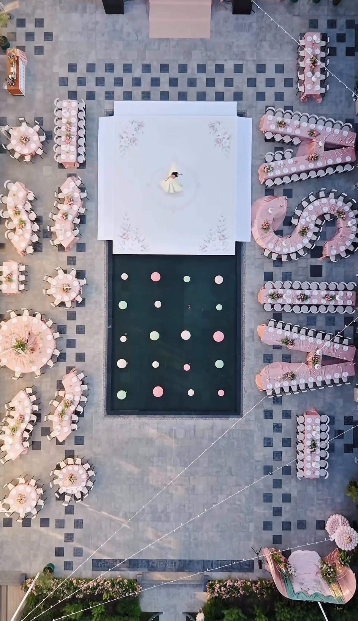 Imagini superbe de la botezul fiicei Larisei Udilă. Decorul a fost spectaculos | FOTO