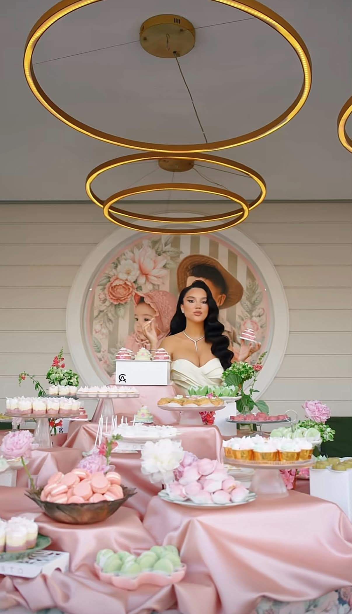 Imagini superbe de la botezul fiicei Larisei Udilă. Decorul a fost spectaculos | FOTO