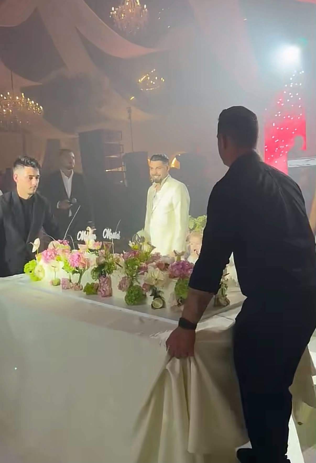 Cum a arătat tortul la botezul fiicei lui Luis Gabriel. Artistul și soția lui nu au mers pe varianta cu etaje, clasică 