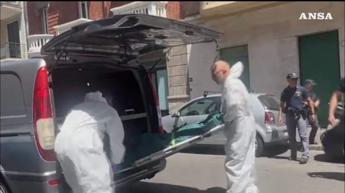 Ea este Mihaela, femeia care și-ar fi ucis fiica de 14 ani, apoi și-a luat viața. Imagini cu puternic impact emoțional