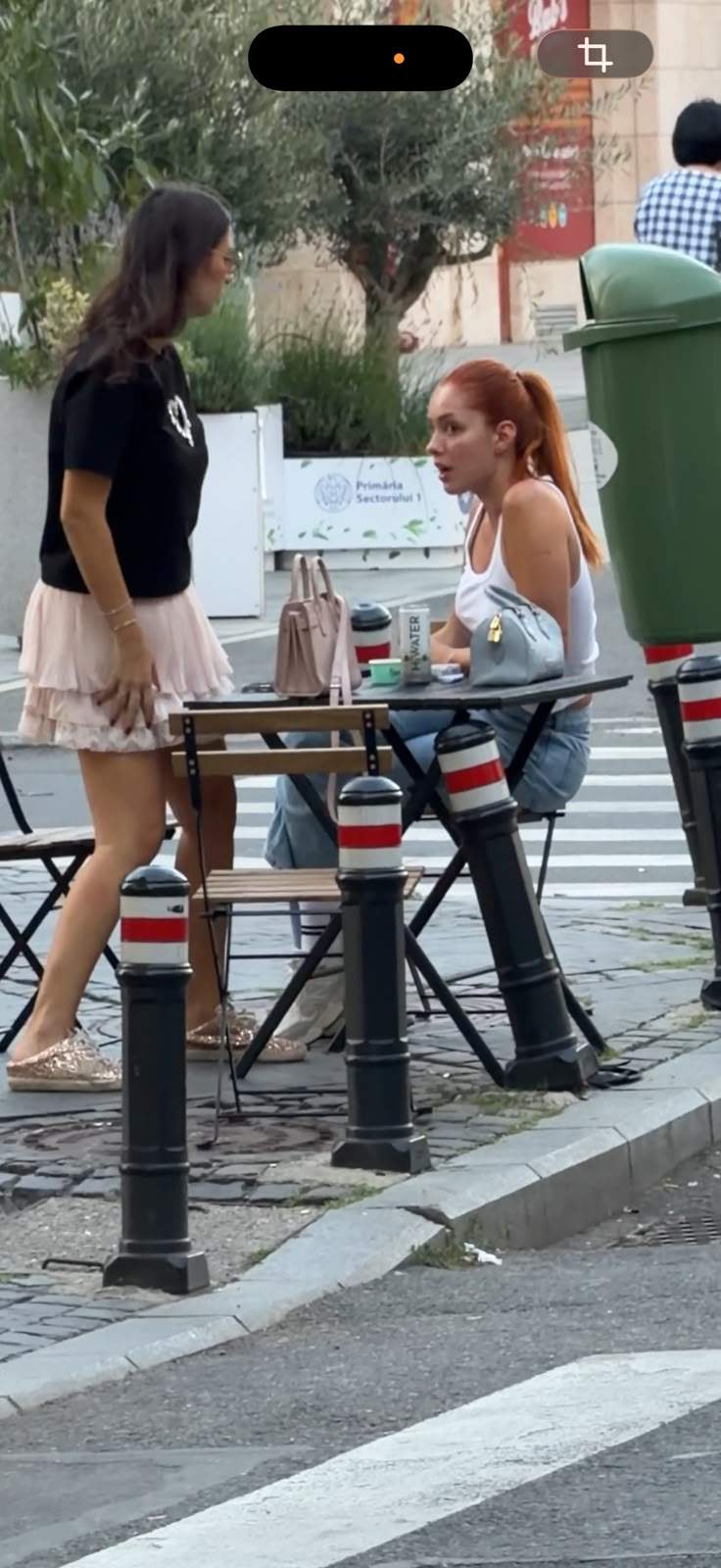 Ce face soția milionarului Zed atunci când nu trăiește pe lux și opulență! Cum a fost surprinsă Alina