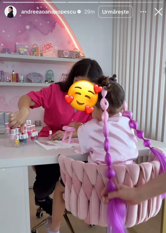 Fiica Andreei Popescu, la un salon de înfrumusețare