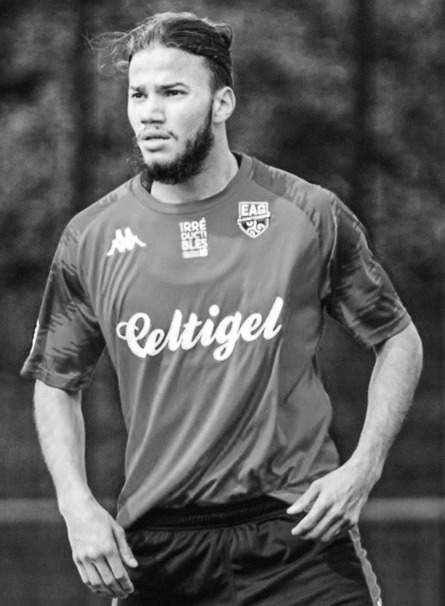 Kenzo Kies, pe teren