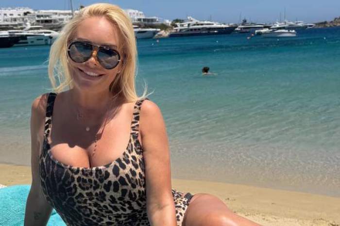 Vica Blochina, în costum de baie