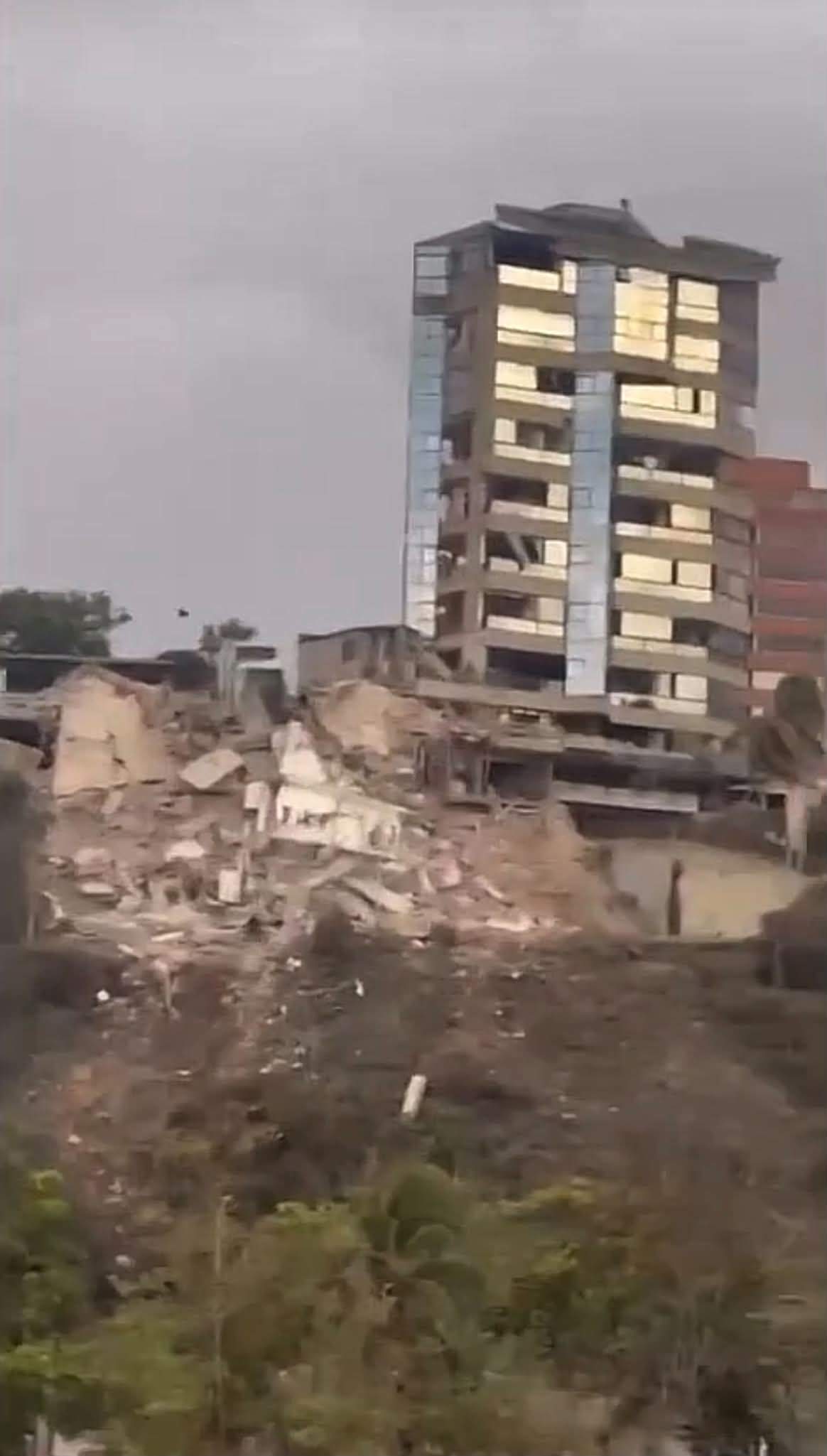 Catastrofă! Cutremur de 7.5 grade cu două replici puternice! Peste 10.000 de persoane au murit. Imagini șocante