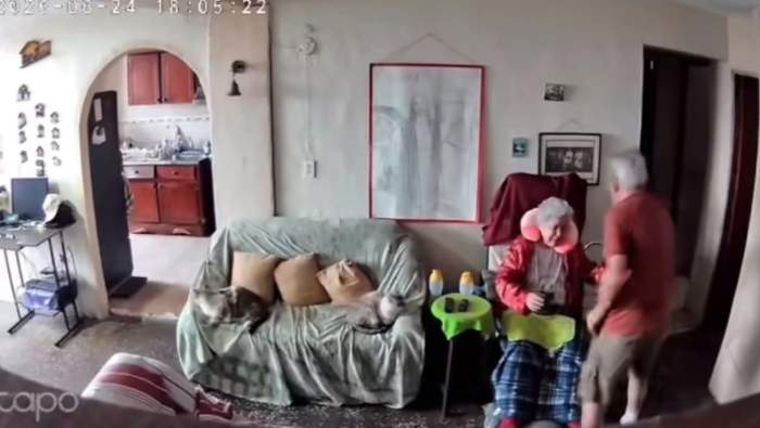 Imagini emoționante din timpul cutremurului de 7,5! Ce au făcut doi bătrânei în momentele de panică