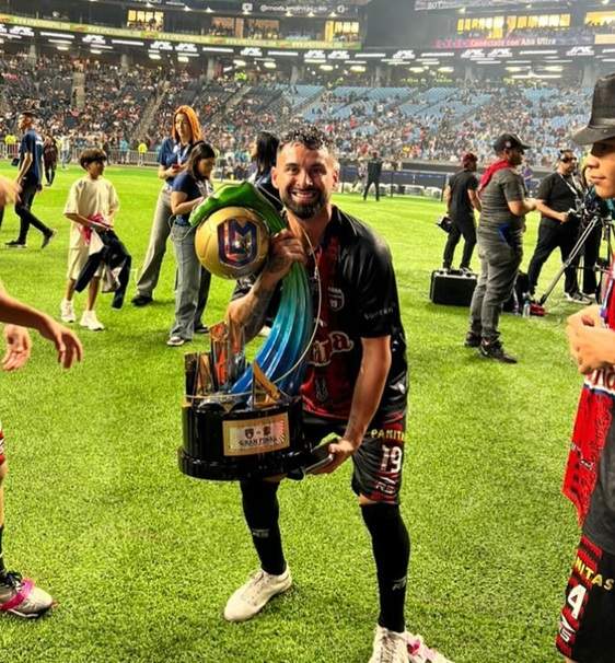 Mesajul sfâșietor al unui fotbalist după cutremurul de 7,5. Blocul în care soția și copiii lui locuiau s-a prăbușit