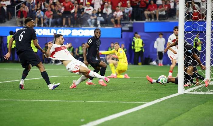 Goluri fantastice, un meci cel puţin controversat, noi eliminări, dar și recordul de autogoluri egalat deja, ȋn cea de-a 15-a zi a Campionatului Mondial, lider de audienţă