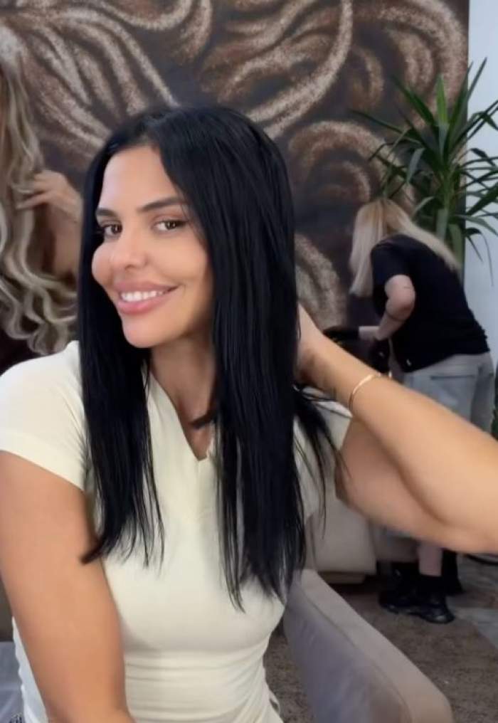 Andreea Popescu are părul lung