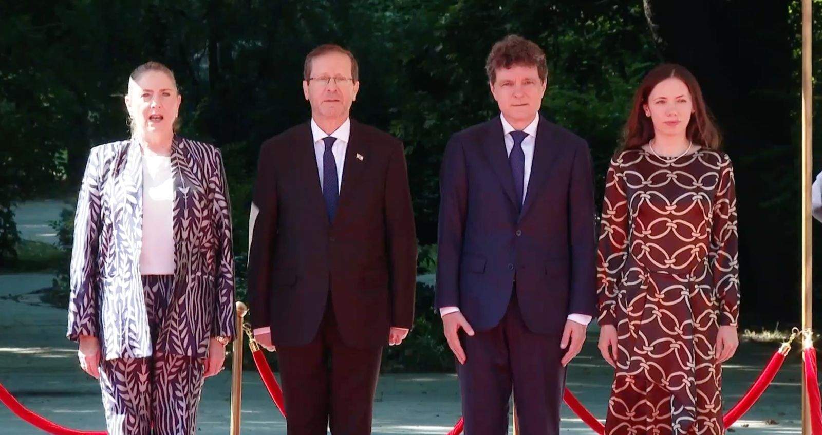 Mirabela Grădinaru a făcut furori la Palatul Cotroceni! Rochia partenerei lui Nicușor Dan a furat toate privirile