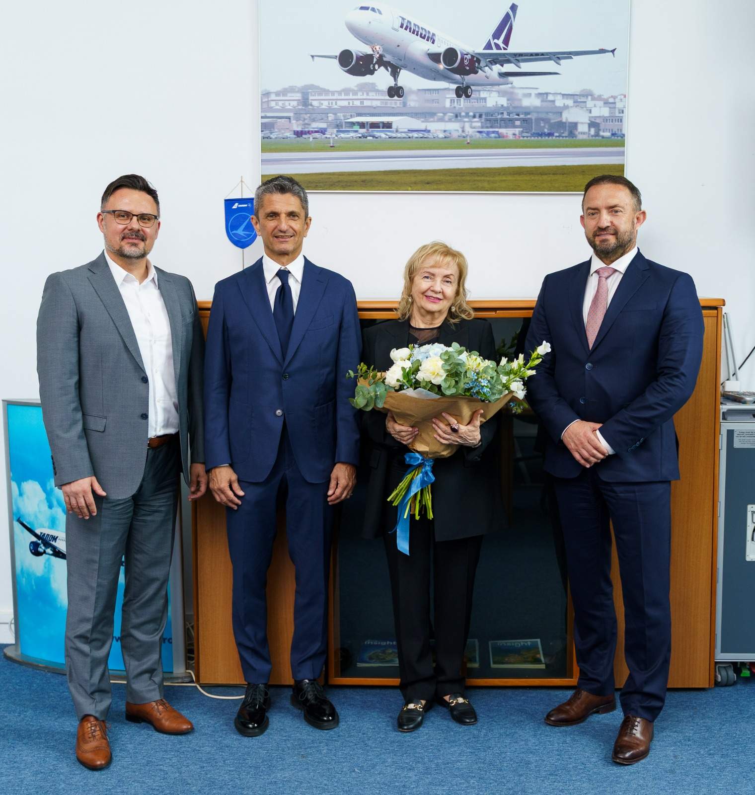 Răzvan Lucescu, Neli și directorul TAROM