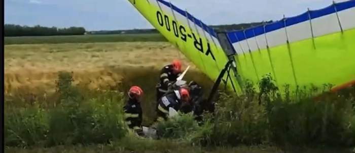 Incident în aer! Un planor a aterizat forțat pe un câmp, în Argeș. Un bărbat a fost rănit