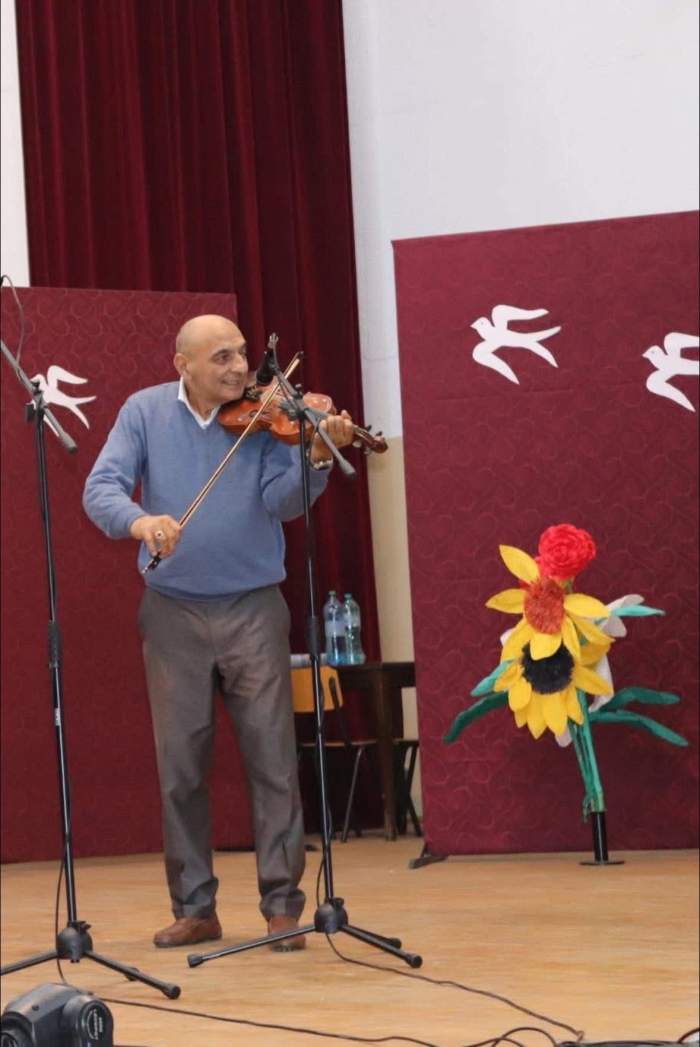 Durere în lumea muzicii populare. Un artist cunoscut a fost găsit mort în casă