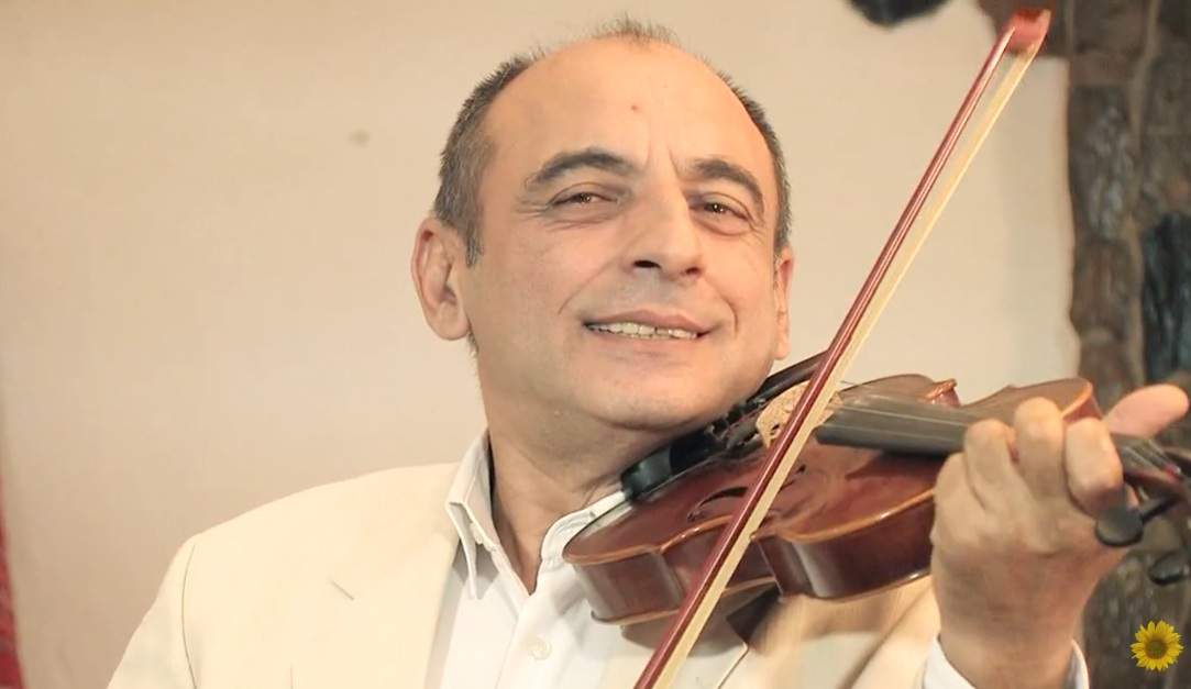 Durere în lumea muzicii populare. Un artist cunoscut a fost găsit mort în casă