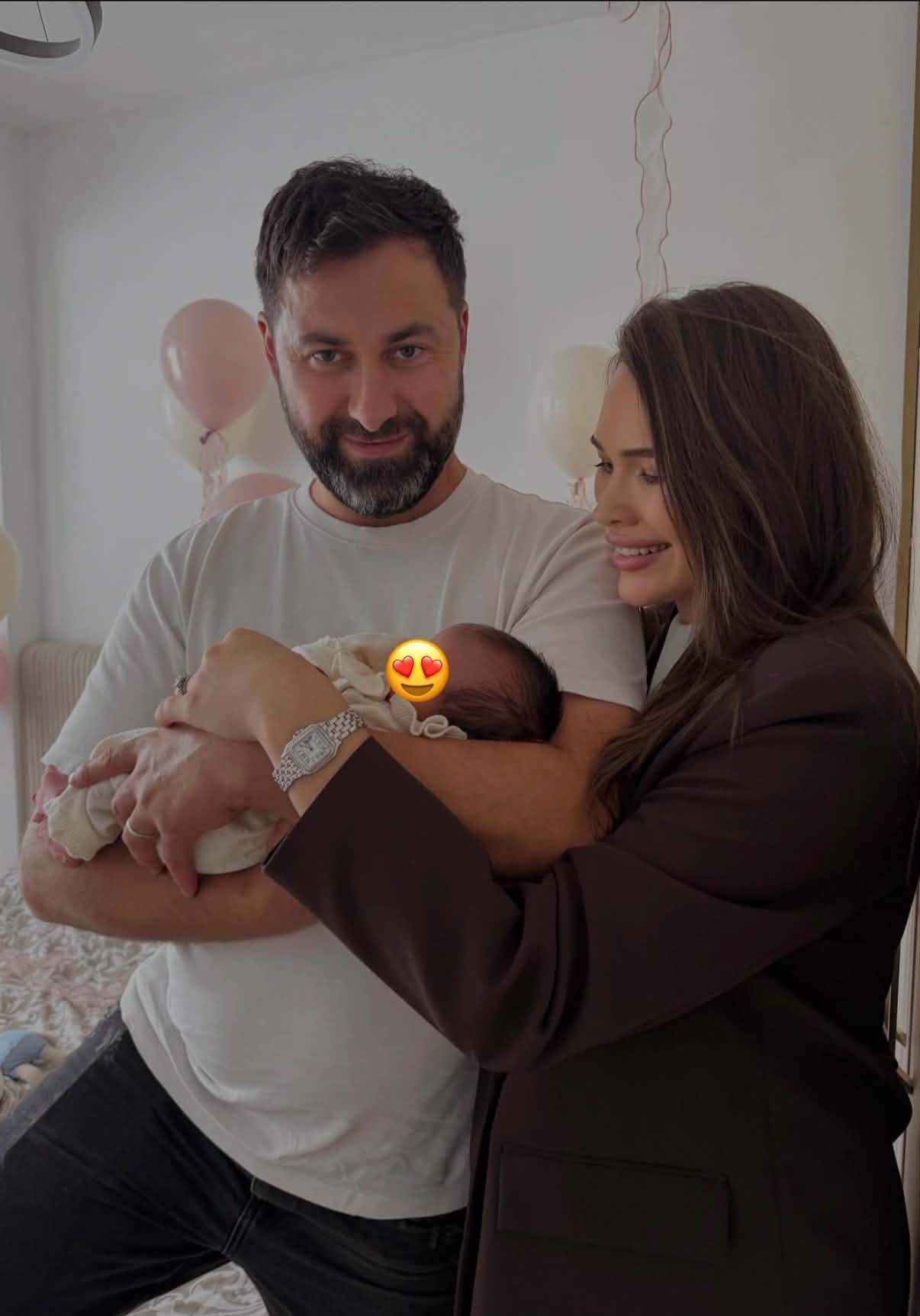 Bucurie mare pentru Iustina Loghin și Cornel Luchian de la Insula Iubirii. Familia lor s-a mărit: "Bine ai venit acasă, Noelia"