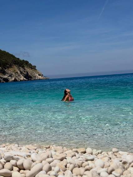 Cât de sexy e Raluka în costum de baie! Imagini interzise cardiacilor