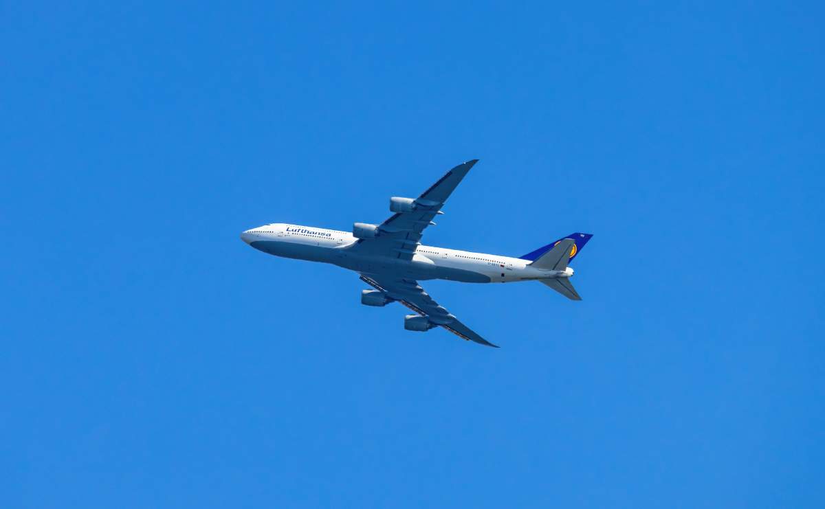 Avion în zbor