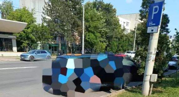 Mașina în care a fost lăsată fetița din Iași