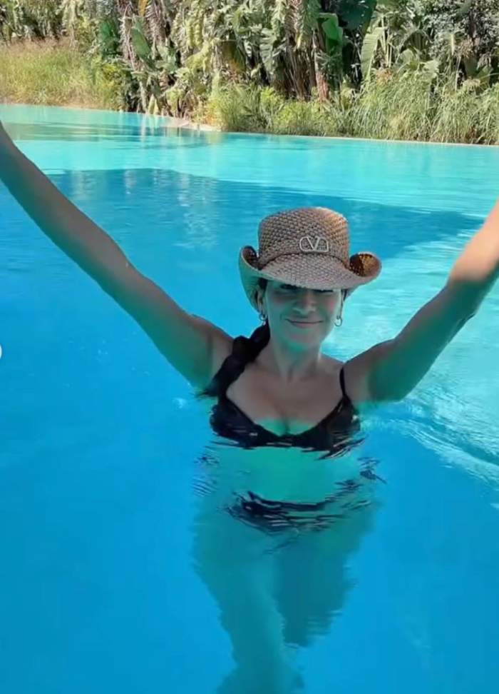 Claudia Pătrășcanu și-a etalat formele voluptoase! Cât de bine arată în costum de baie | FOTO