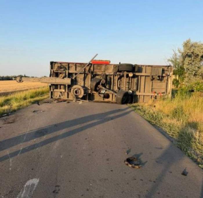 TIR-ul răsturnat în accidentul din Brăila