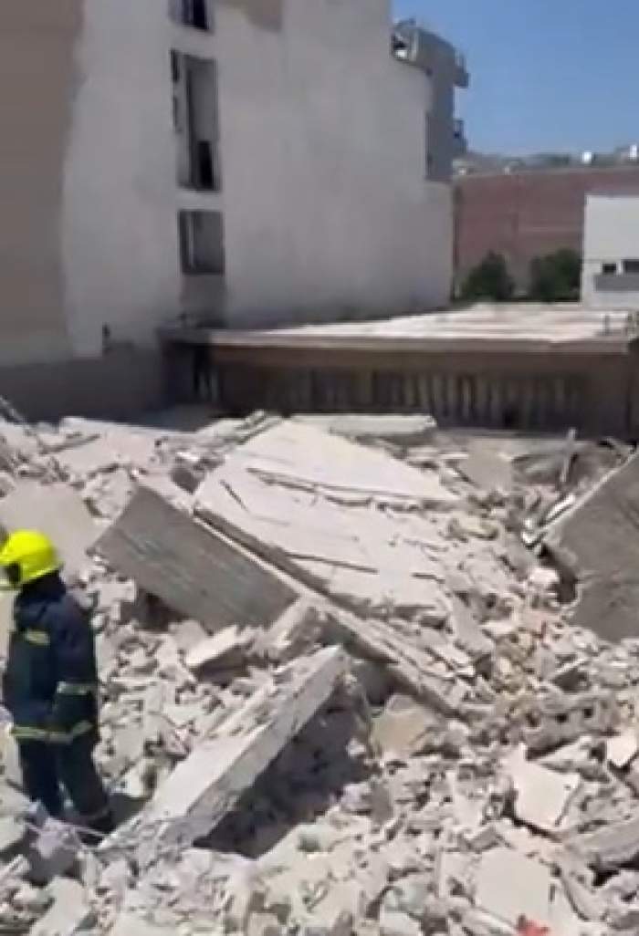 Clipe de groază în Atena. Un bloc de locuințe s-a prăbușit în centrul orașului. Zeci de pompieri intervin la fața locului