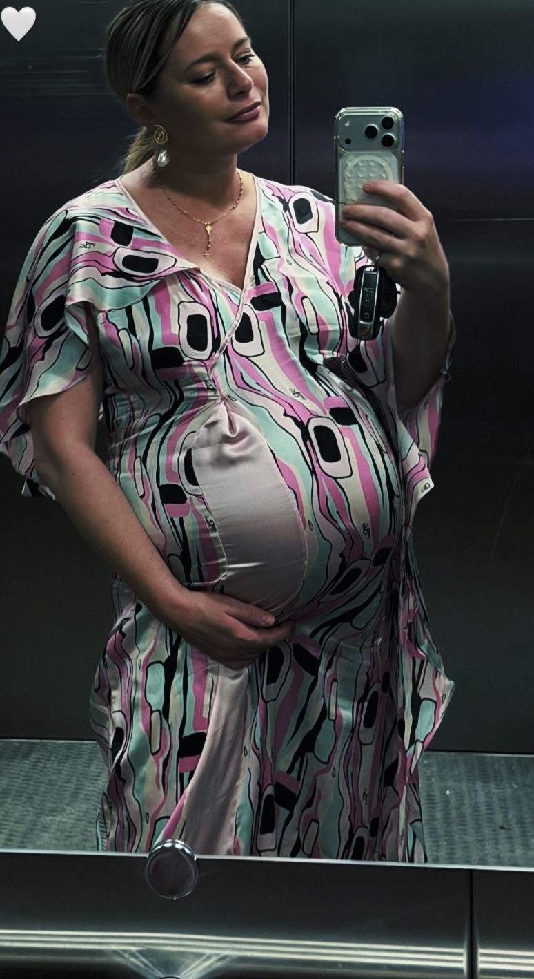 Laura Cosoi, gravidă