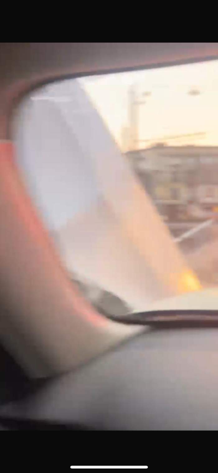 Mașină lovită de un cort, din cauza furtunii din București! Vijelia a făcut prăpăd