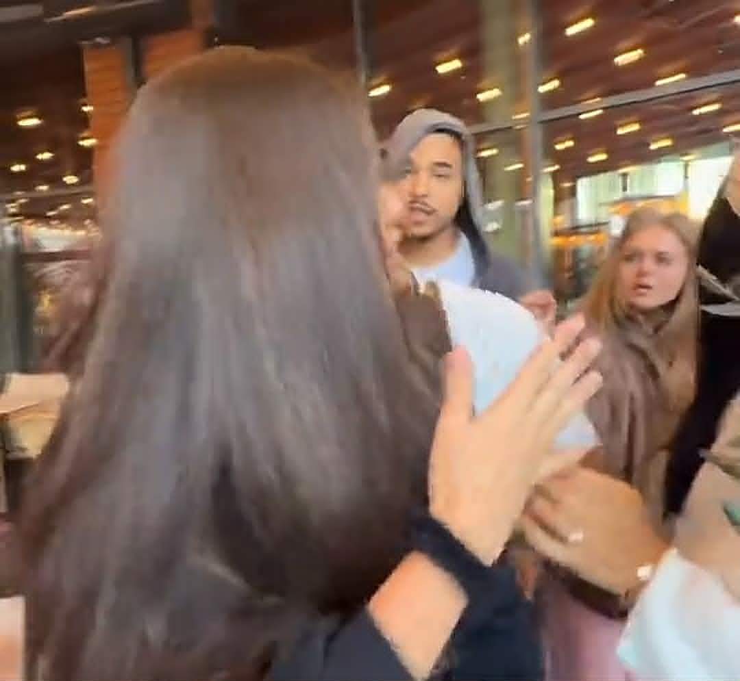 Andreea Bostănică și sora Iulianei Beregoi s-au bătut într-un restaurant! Au venit poliția și ambulanța | VIDEO