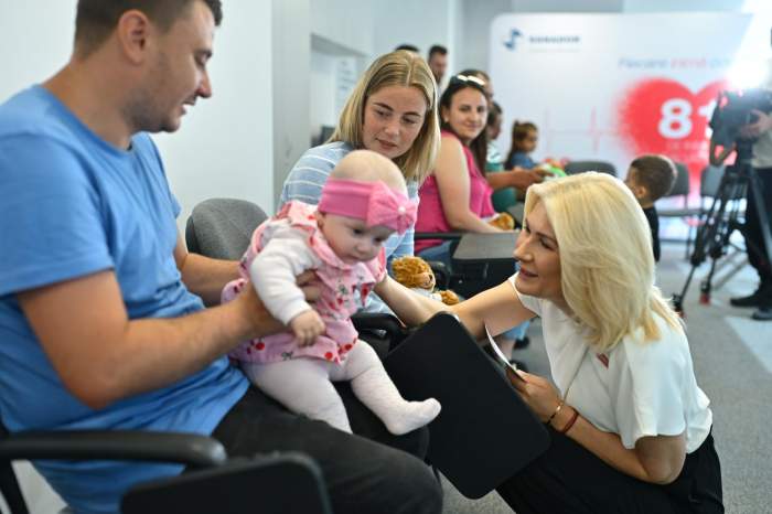 81 de inimi salvate în trei ani: copiii tratați în cadrul misiunilor cardiopediatrice SANADOR și Fundația Mereu Aproape s-au reîntâlnit cu medicii care le-au schimbat destinul.