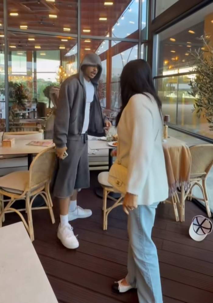 iubit ana beregoi la restaurant